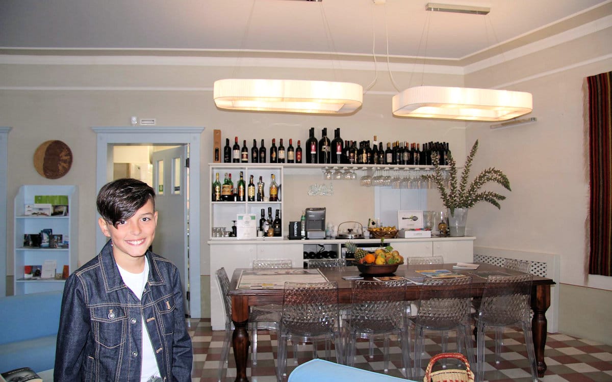 Hotel Sinis Reception Haus (2) Hotel Sinis Reception Haus (2)