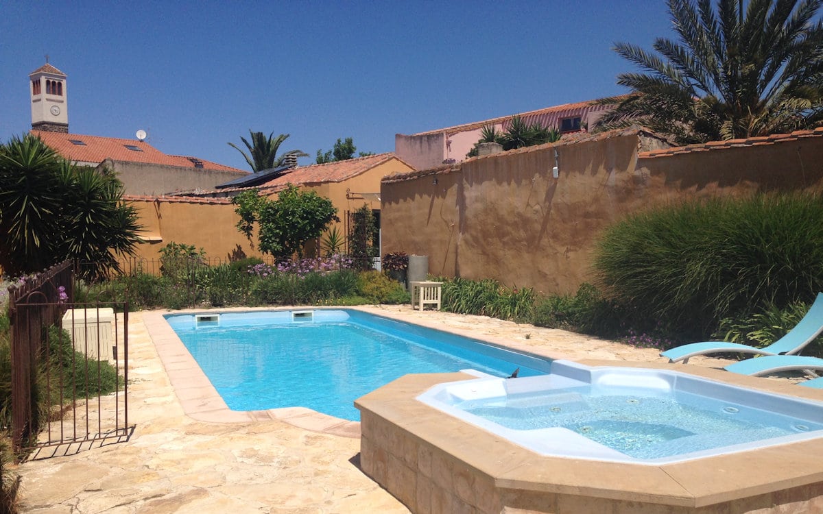Pool Haus 3(3) Pool Haus 3(3)