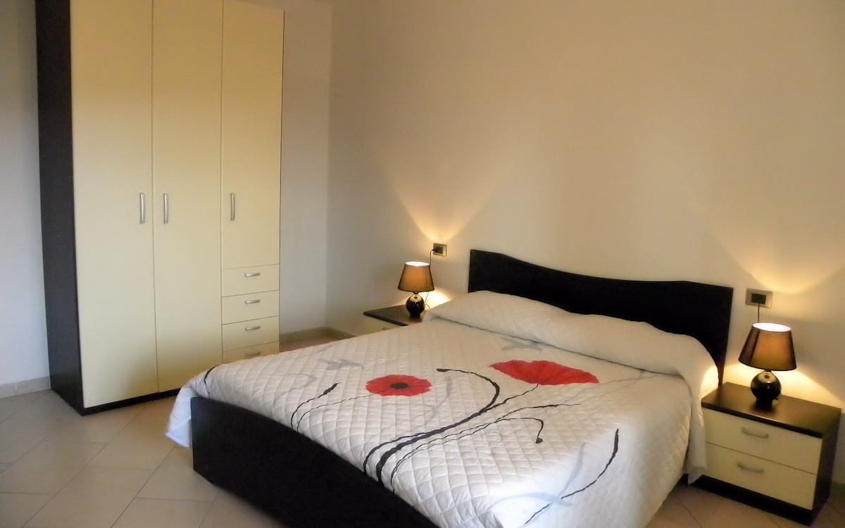 3-Zimmer-Whg Schlafzimmer (1) 3-Zimmer-Whg Schlafzimmer (1)