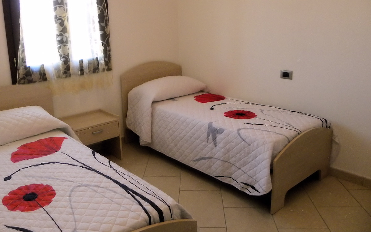 3-Zimmer-Whg Schlafzimmer mit Einzelbetten (1) 3-Zimmer-Whg Schlafzimmer mit Einzelbetten (1)