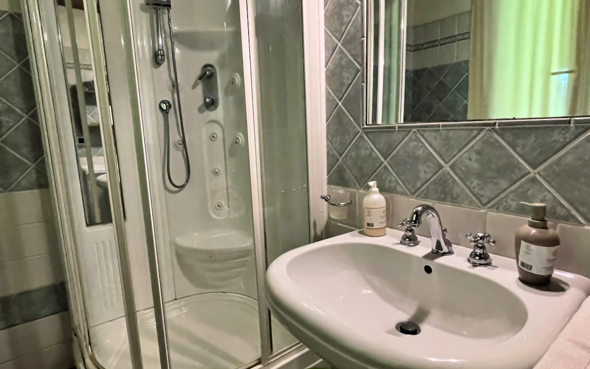 Villa Alghero 3, Badezimmer (1) Villa Alghero 3, Badezimmer (1)