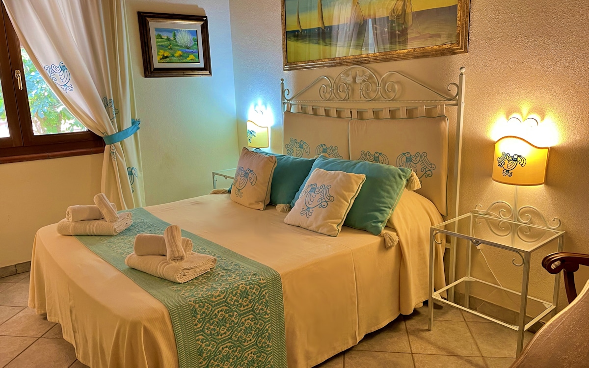 Villa Alghero 3, Schlafzimmer 1 (3) Villa Alghero 3, Schlafzimmer 1 (3)