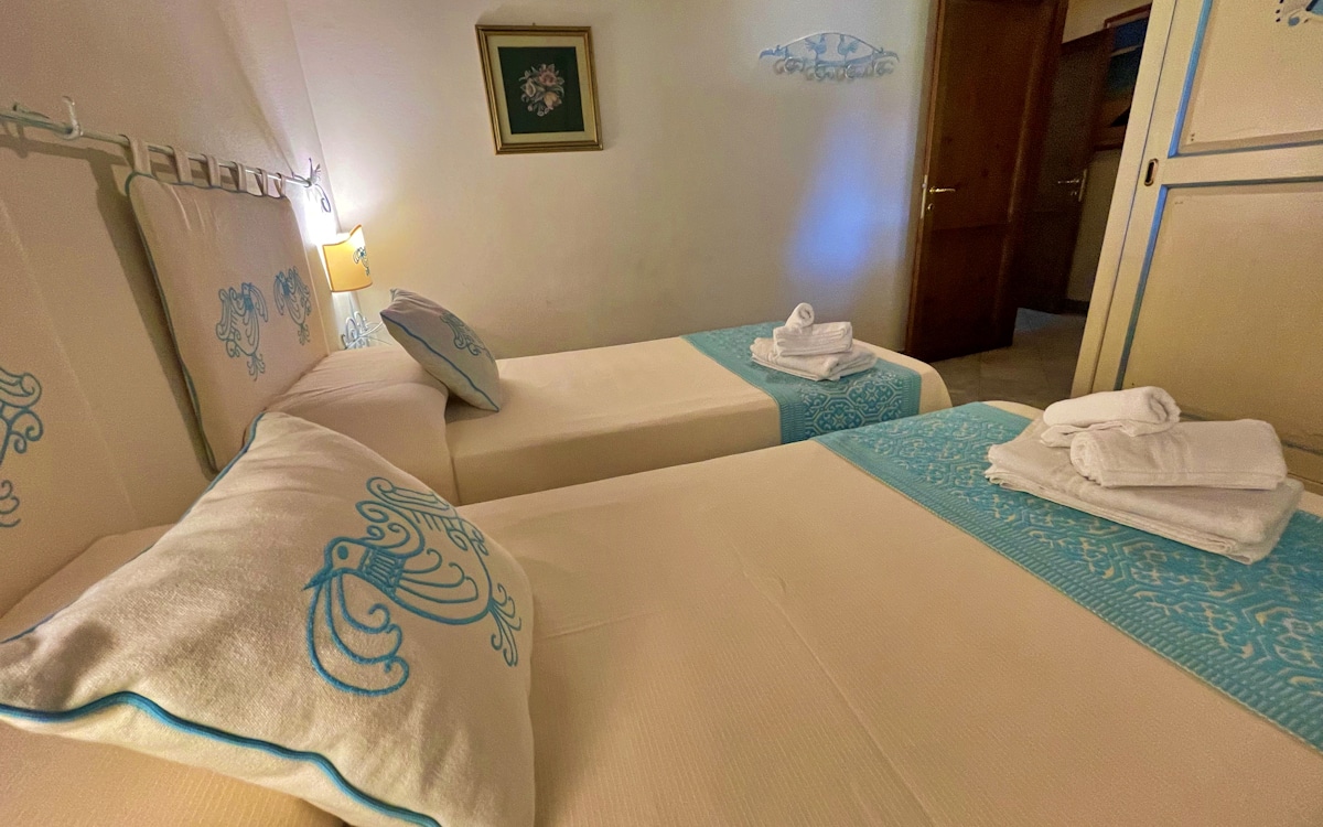 Villa Alghero 3, Schlafzimmer 2 (7) Villa Alghero 3, Schlafzimmer 2 (7)